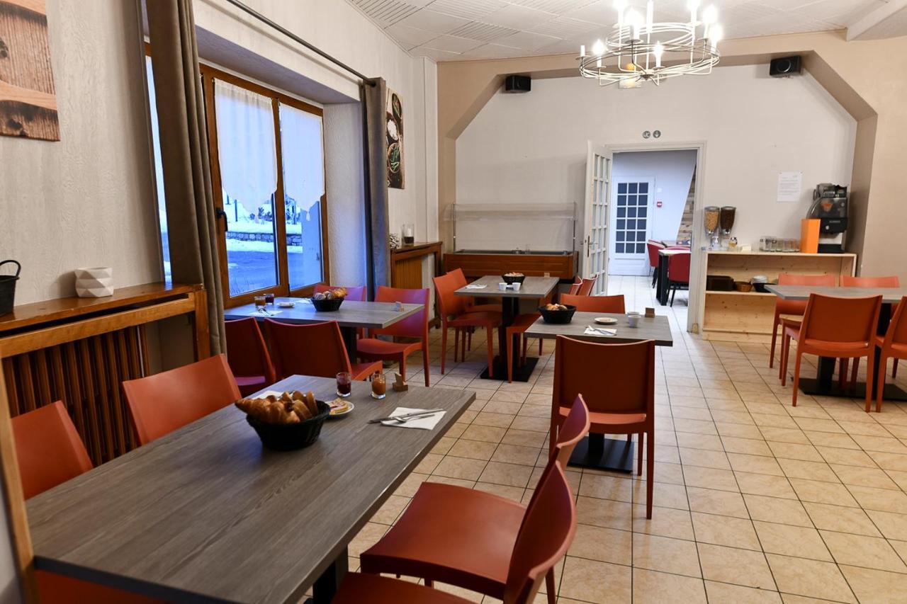 Hotel Restaurant Le Centre Lélex Exterior foto