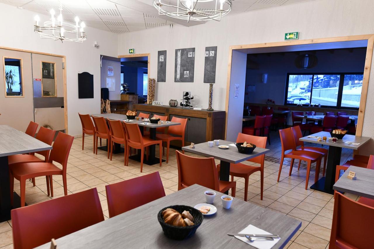 Hotel Restaurant Le Centre Lélex Exterior foto